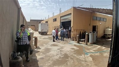 حملات رقابية لضبط المنشأت والمصانع غير المرخصة ببني سويف (صور)