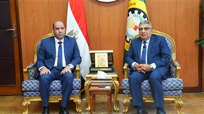 وزير العمل يعلن صرف 300 ألف جنيه لأسرة كل ضحية في حادث توشكى 