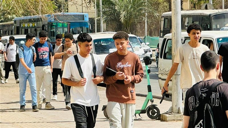 طلاب ثانية ثانوي
