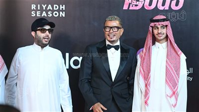 تركي آل الشيخ يثير مفاجأة باصطحاب عمرو دياب لحضور العرض الخاص لفيلم 7Dogs (فيديو وصور)