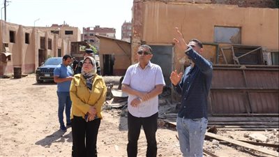 محافظ القليوبية يتفقد أعمال هدم مدخنة بمخازن قها للأغذية 