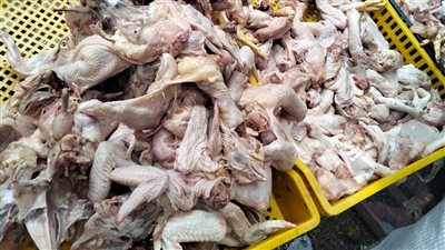 حملة تموينية بالفيوم تتحفظ على سيارة محملة بفراخ فاسدة