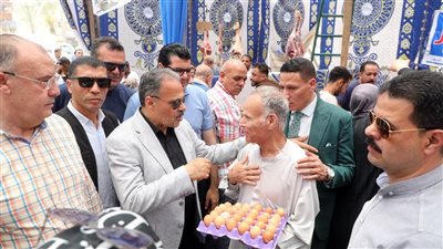 75 جنيهًا سعر كرتونة البيض في سوق اليوم الواحد بالشرقية (صور)