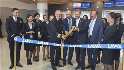 احتفالية كبرى بمطار لوس أنجلوس لاستقبال طائرة مصر للطيران 