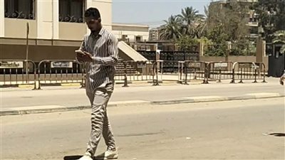 بحضور المجني عليه، جنايات بنها تصدر حكمها على المتهمين بإجبار شاب على ارتداء ملابس نسائية (فيديو)