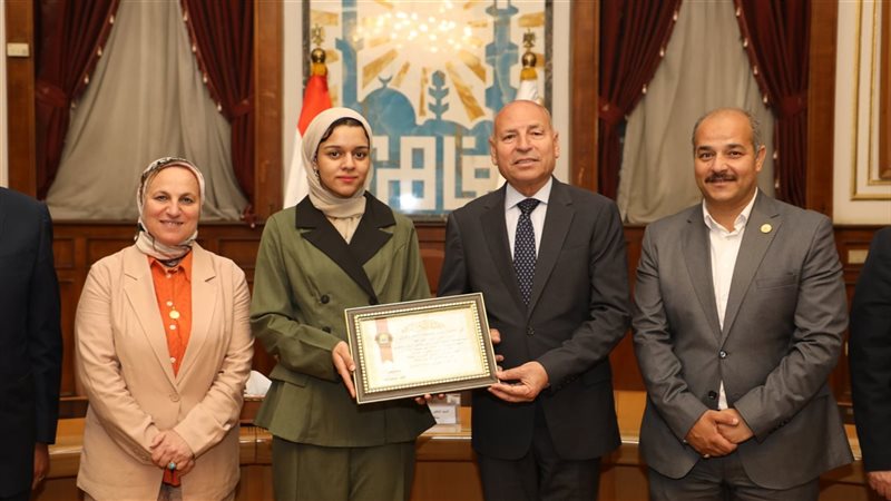 الطالبة زينب، فيتو