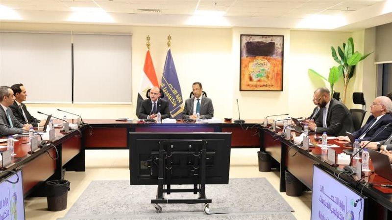 وزيرا الاتصالات والاستثمار،