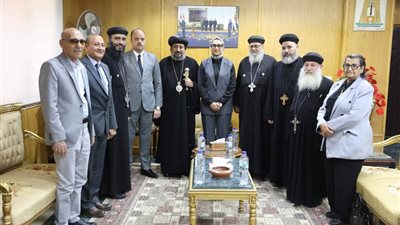 حنان مجدي تستقبل أسقف الوادي الجديد والواحات للتهنئة بعيد الأضحى