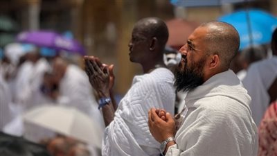 حجاج السياحة يغادرون مشعر منى متعجلين عائدين إلى مكة لتأدية طواف الوداع