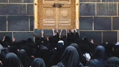 عادة سنوية لمؤنسات الحرم، نساء مكة يحيين يوم الخُليّف في وقفة عرفات