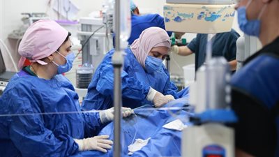 خبير إسباني يجري 3 قساطر قلبية متقدمة مجانًا بمستشفى الشيخ زايد التخصصي