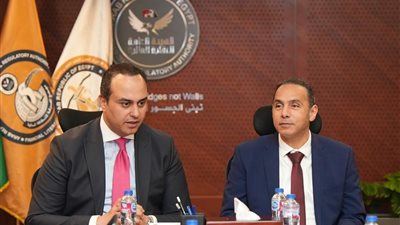 الرعاية الصحية: ندرس طرح كيانات صحية كبرى في البورصة 