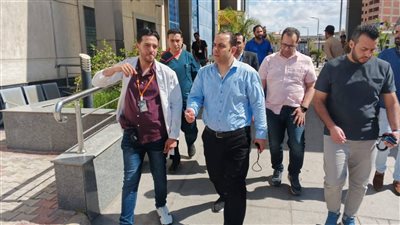  وفد من المراكز الطبية المتخصصة يتفقد مستشفى العجمي 