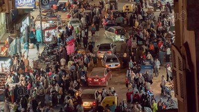 الناس كلها فى الشارع، زحام شديد على محال ألعاب الأطفال والتسالي بالمنوفية (صور)