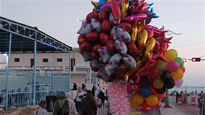 انتشار باعة البالونات وألعاب الأطفال بمحيط ساحات صلاة عيد الأضحى بمطروح (صور)