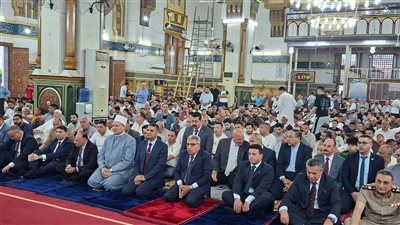 محافظ الدقهلية يؤدي صلاة عيد الأضحى المبارك بمسجد النصر بالمنصورة (صور) 