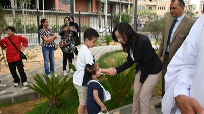 محافظ البحيرة توزع الهدايا على الأطفال في أول أيام عيد الأضحى المبارك (صور)
