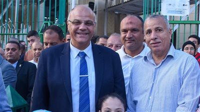 محافظ الإسكندرية يؤدي صلاة عيد الأضحى المبارك بمسجد سيدي جابر 