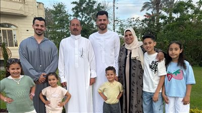 بالجلباب وسط العائلة، الونش وأفشة يحتفلان بعيد الأضحى في مسقط رأسيهما (صور)
