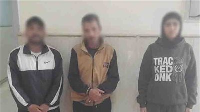 ضبط 4 عاملين بتهمة إشهار أسلحة نارية خلال نقل “عفش عروسة” بأسيوط