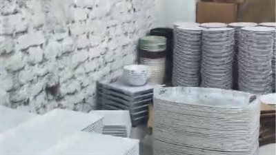 ضبط مصنع لإنتاج أدوات مائدة من مواد محظورة بالدقهلية 