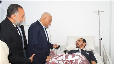 محافظ شمال سيناء يزور المرضى الفلسطينيين بمستشفى العريش والشيخ زويد المركزي 