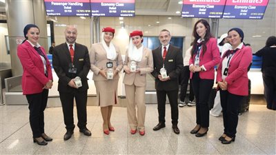 مطار القاهرة الدولي يحتفل بعيد الأضحى مع الركاب 