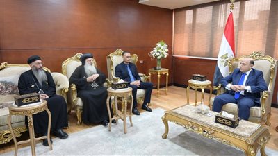 الأنبا بولا يقدم التهنئة بعيد الأضحى لمحافظ الغربية  
