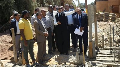 محافظ الوادي الجديد تتابع انتظام أعمال ذبح الأضاحي بالمجان وتطوير الوحدة البيطرية بالراشدة