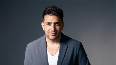 تامر حسين يدافع عن عزيز الشافعي بعد الهجوم على ديو بحرية