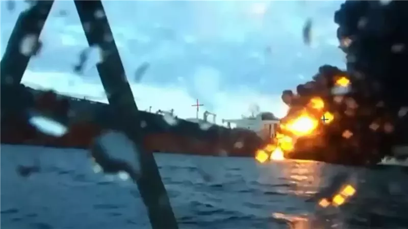 استهداف ناقلتي نفط