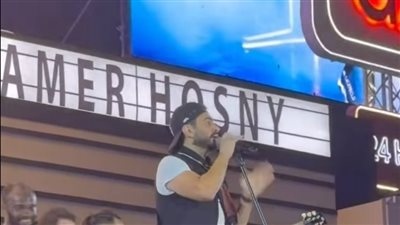 على طريقة مايكل جاكسون، تامر حسني يقدم استعراضا تاريخيا على المسرح في حفل العيد (فيديو)