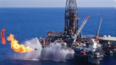 وزير البترول يشهد بدء عمليات حفر بئر جديدة بحقل نرجس بالبحر المتوسط