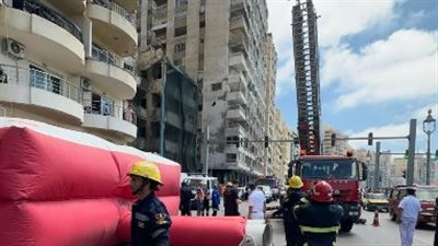 أخبار الحوادث اليوم: إنقاذ شاب حاول إنهاء حياته من أعلى عقار بالإسكندرية.. كشف غموض مصرع 3 أطفال بالتسمم ببولاق الدكرور.. والداخلية توزع مساعدات عينية على الأسر الأولى بالرعاية
