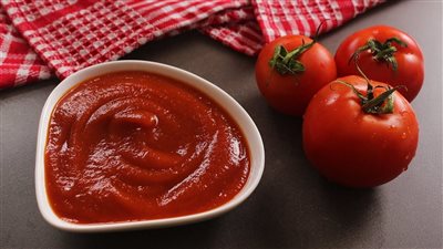 طريقة عمل الكاتشب في المنزل بمكونات بسيطة وطعم مميز