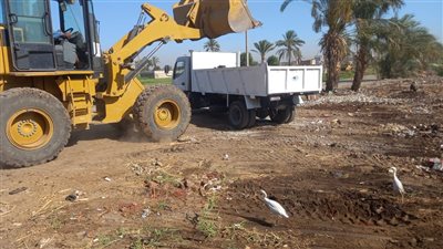 محافظ قنا يوجه بتكثيف حملات النظافة.. ورفع 64 طن مخلفات بمركز الوقف