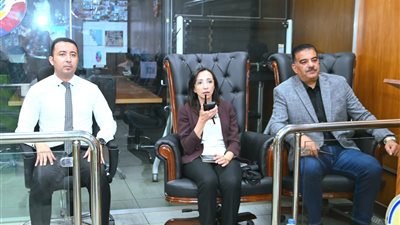 محافظ البحيرة تتابع من مركز السيطرة والتحكم انتظام العمل بكافة القطاعات الخدمية