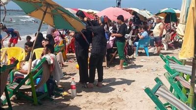 إقبال كبير على شواطئ رأس البر في نهاية إجازة عيد الأضحى