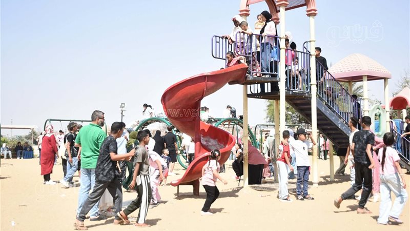 الملاهي فى حديقة