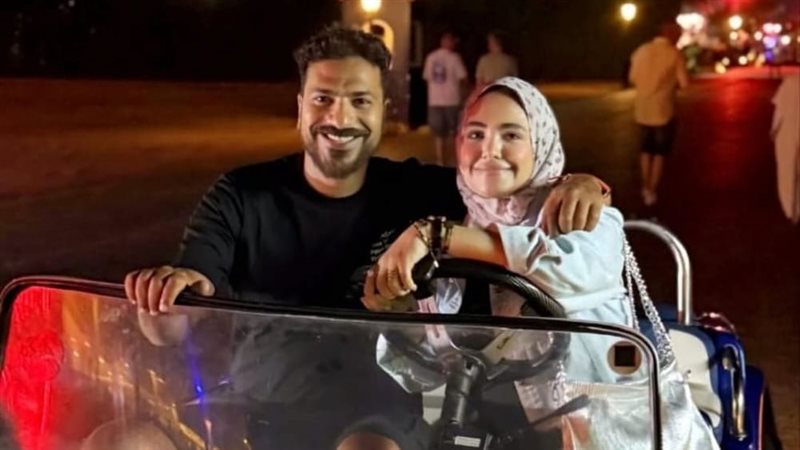 مصطفى أبو سريع وزوجته،
