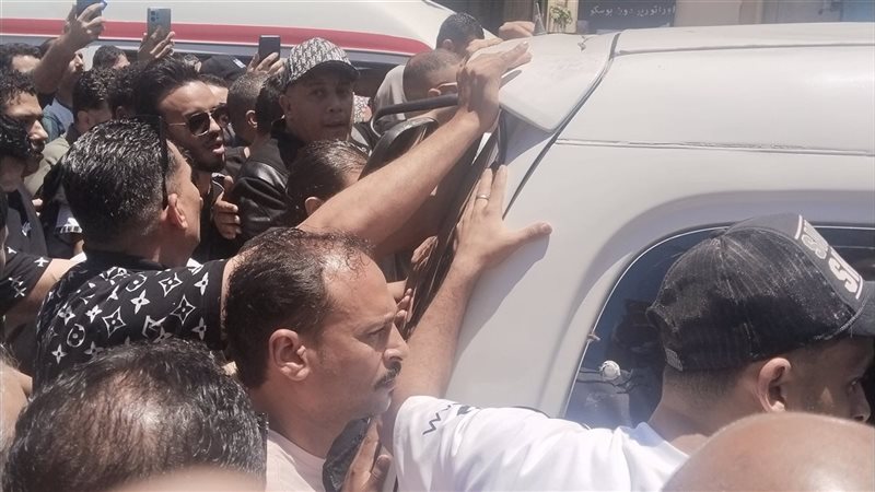 تشييع جثمان والد