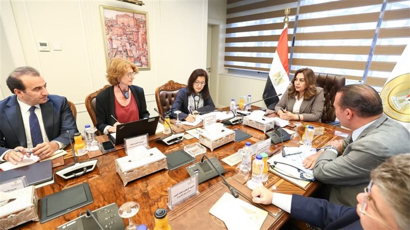 منال عوض، فيتو