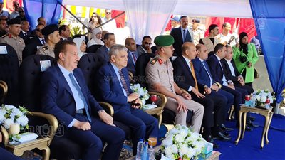 رئيس هيئة قناة السويس ومحافظ بورسعيد يفتتحان كوبري النصر العائم 2