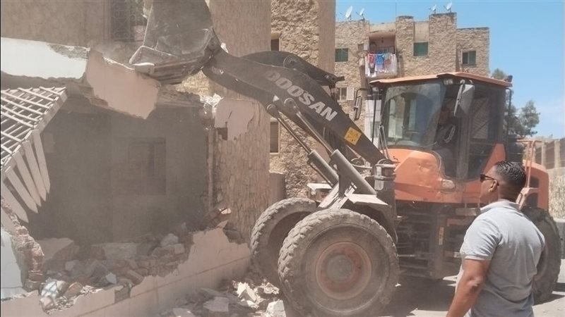 جانب من أعمال الإزالة،
