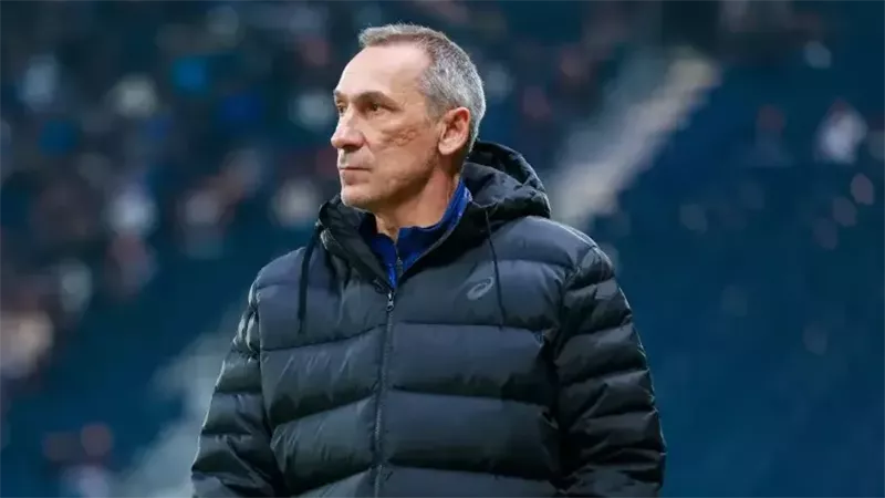 دونيس مدرب منتخب