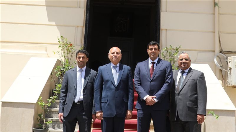 محافظ القاهرة يستقبل