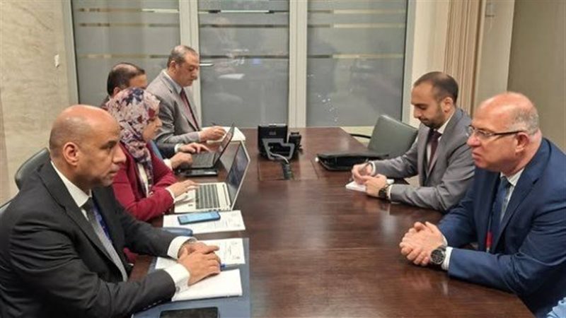 وزير العمل مع نظيره
