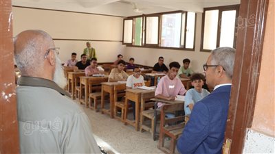 محافظ بني سويف يتفقد سير امتحانات الشهادة الإعدادية (صور)