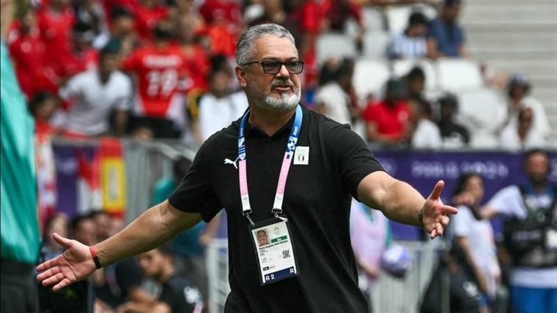 ميكالي، فيتو