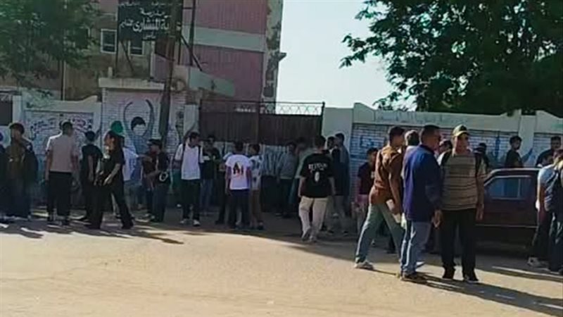 طوابير وتفتيش ذاتي